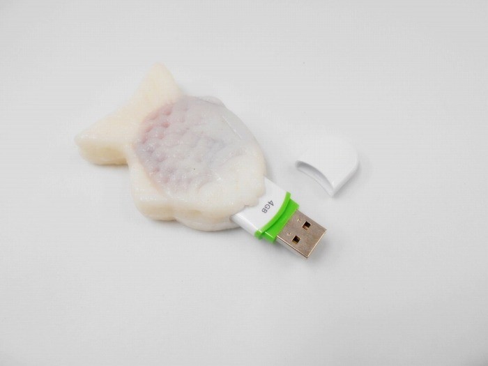 タイヤキ（新）（白）USBメモリ