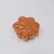 Momiji Manju (Maple Leaf-Shaped Steamed Bun) Magnet - Fake Food Japan