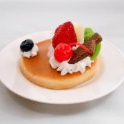Pancake with Assorted Fruits & Whipped Cream Smartphone Stand - Fake Food Japan
