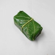 kakinoha_persimmon_leaf_sushi_magnet