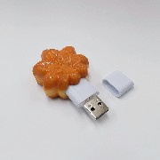 Momiji Manju (Maple Leaf-Shaped Steamed Bun) (small) USB Flash Drive (8GB) - Fake Food Japan